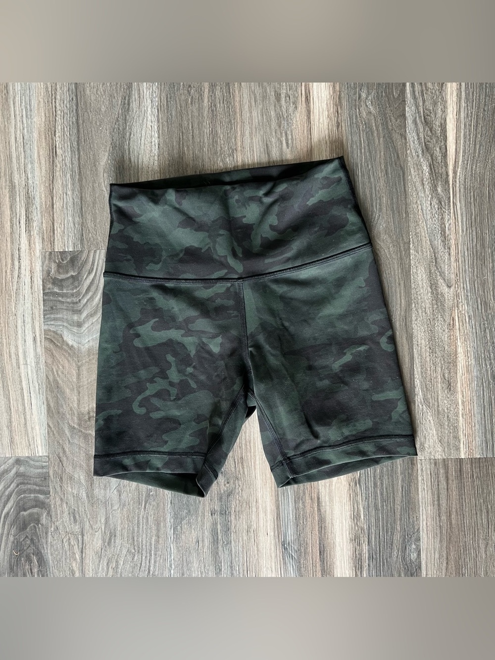 lululemon athletica High-Rise Camo Bike Shorts - Black/Green